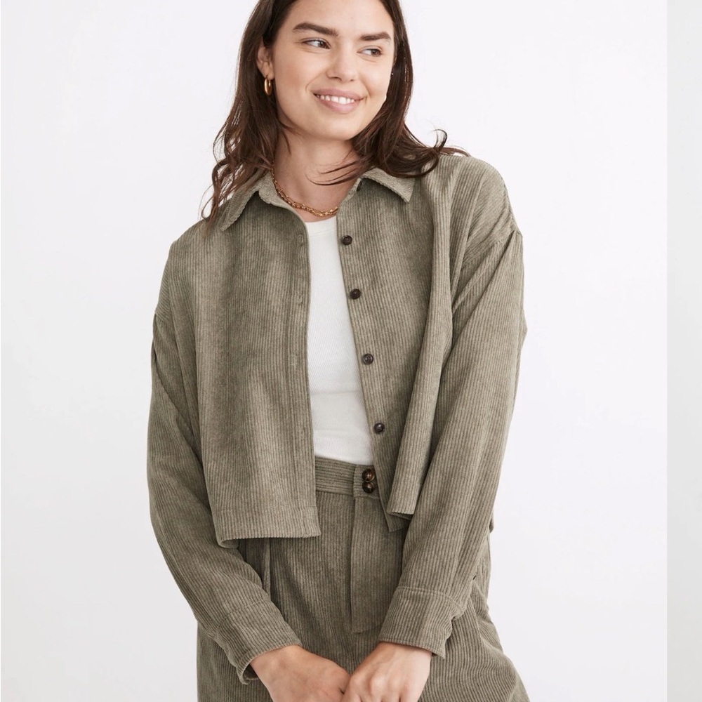 Madewell Women’s olive green Corduroy Hartfield Crop Shirt size small